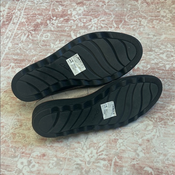 EUC Clarks Women's Shimmering Taupe Loafers - Picture 4 of 5